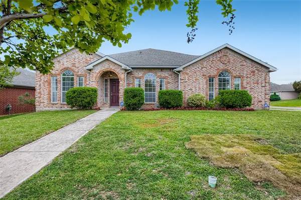 1811 Clayton Drive, Mansfield, TX 76063