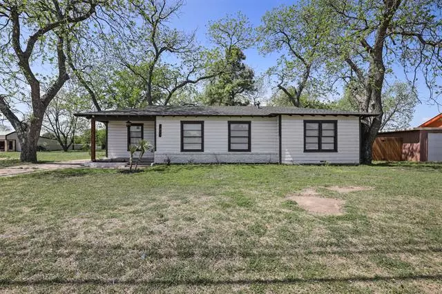 1307 E Henderson Street, Cleburne, TX 76031