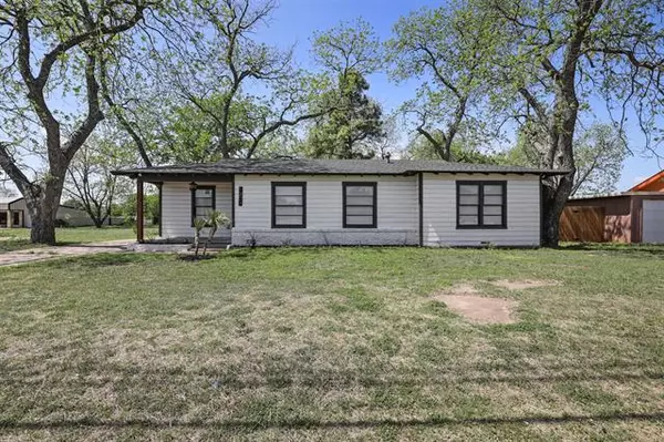 1307 E Henderson Street,  Cleburne,  TX 76031