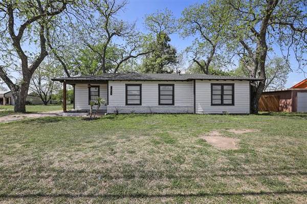 1307 E Henderson Street,  Cleburne,  TX 76031