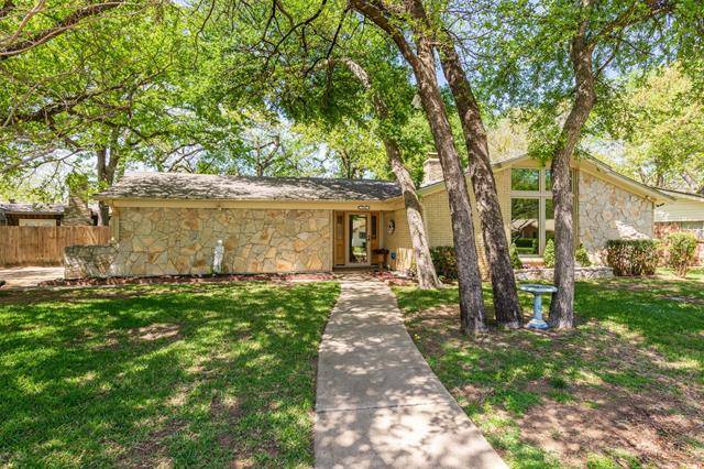 133 Oakhurst Drive, Bedford, TX 76022