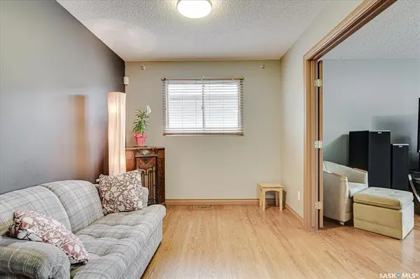 48 Madison CRESCENT, Saskatoon, SK S7L 3V8