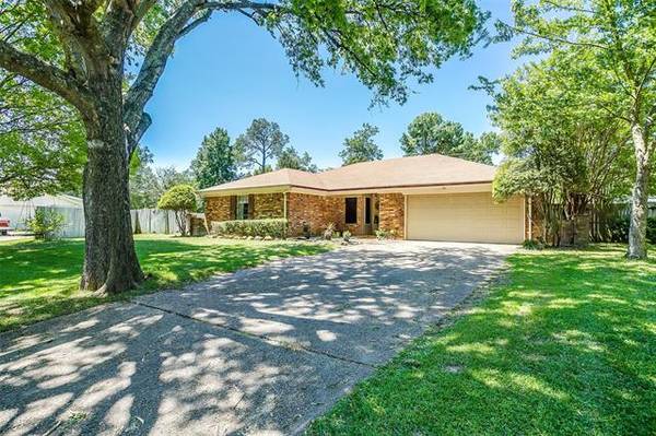 834 S Ridgeway Drive, Cleburne, TX 76033