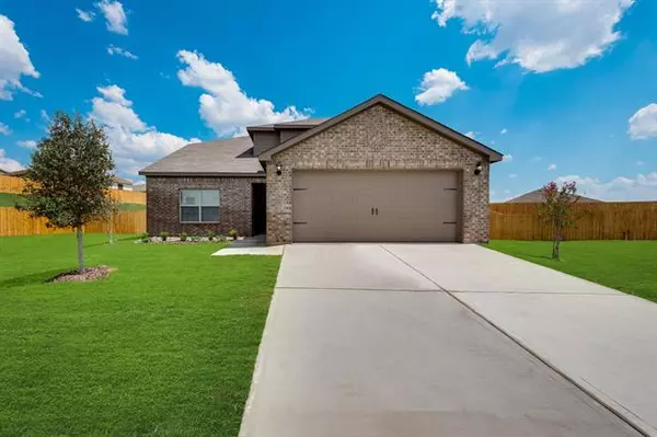 210 Drifter Drive, Newark, TX 76071