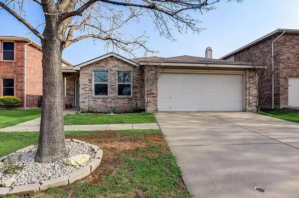 1929 Lariat Drive, Fort Worth, TX 76247