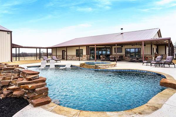 998 County Road 1270, Alvord, TX 76225