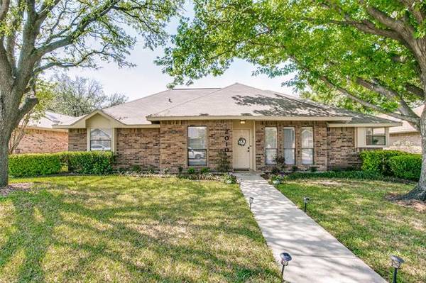 2010 Espinosa Drive, Carrollton, TX 75010