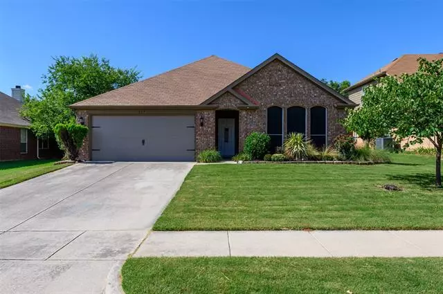 313 Sweet Leaf Lane, Lake Dallas, TX 75065