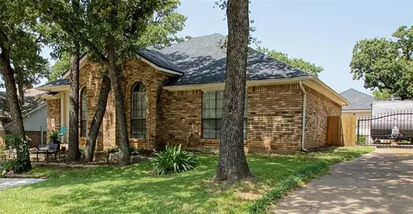 4106 April Drive, Arlington, TX 76016