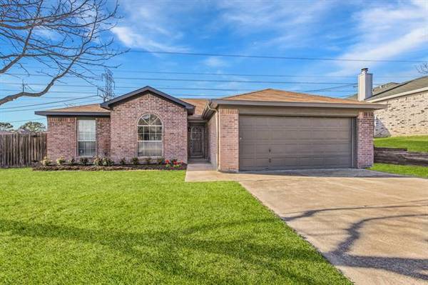 10612 Cobblestone Drive, Benbrook, TX 76126