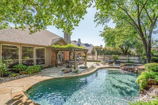 2524 Springhill Drive, Grapevine, TX 76051