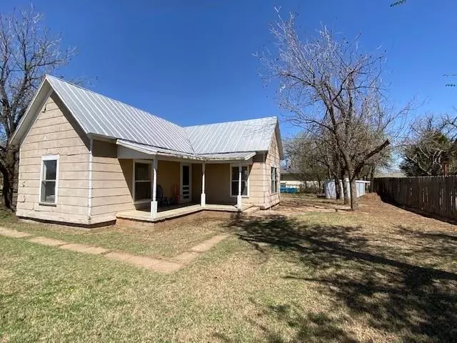 261 S 7th Street #1/2, Munday, TX 76371