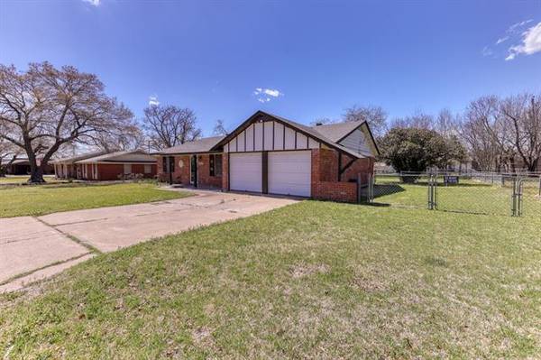 2102 22nd Avenue, Mineral Wells, TX 76067