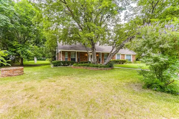 River Oaks, TX 76114,4916 White Oak Lane