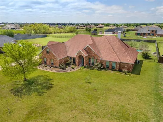 1260 W Secretariat Drive, Terrell, TX 75160