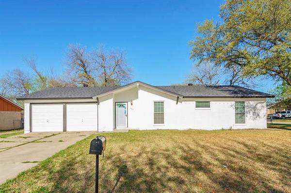 305 Live Oak Drive, Mansfield, TX 76063