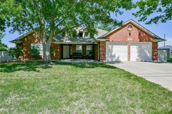 1023 Harbor Lakes Drive, Granbury, TX 76048