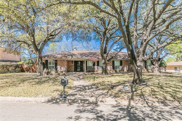 4304 Winding Way, Benbrook, TX 76126