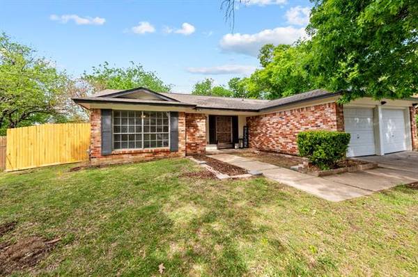 3213 Harris Lane, Haltom City, TX 76117