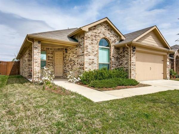 1121 Autumnwood Drive, Azle, TX 76020