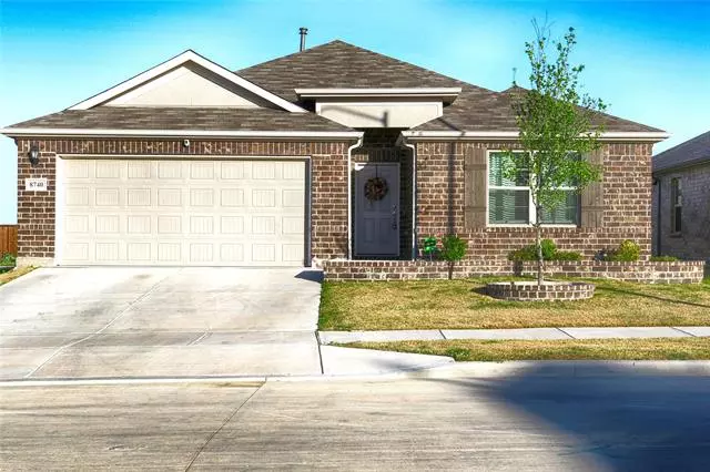 8740 Sleepy Daisy Drive, Fort Worth, TX 76131