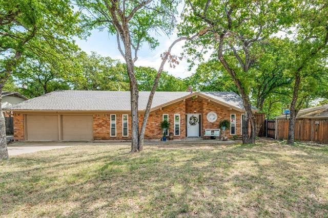 721 Queens Court, Bedford, TX 76021