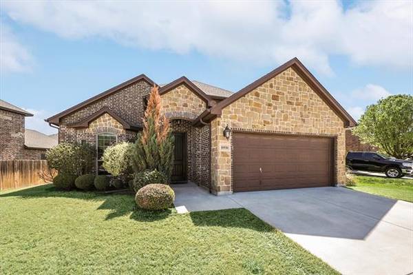 10816 Thorngrove Court, Fort Worth, TX 76052