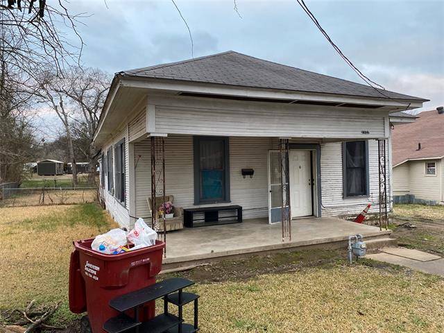 1102 S Locust Street, Clarksville, TX 75426