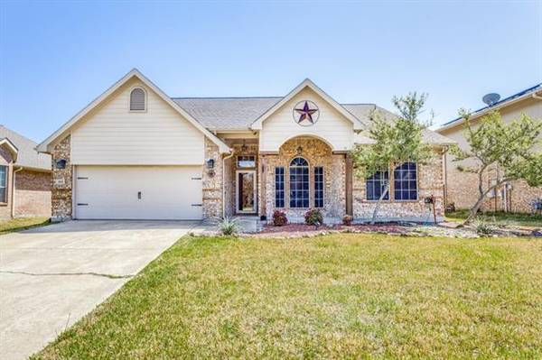 302 Autumn Breeze Drive, Wylie, TX 75098