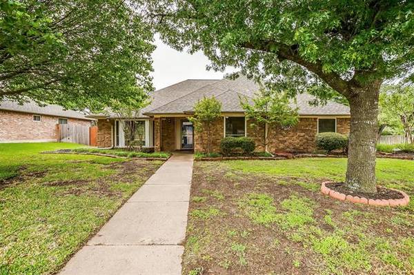 10057 Regent Row Street, Benbrook, TX 76126