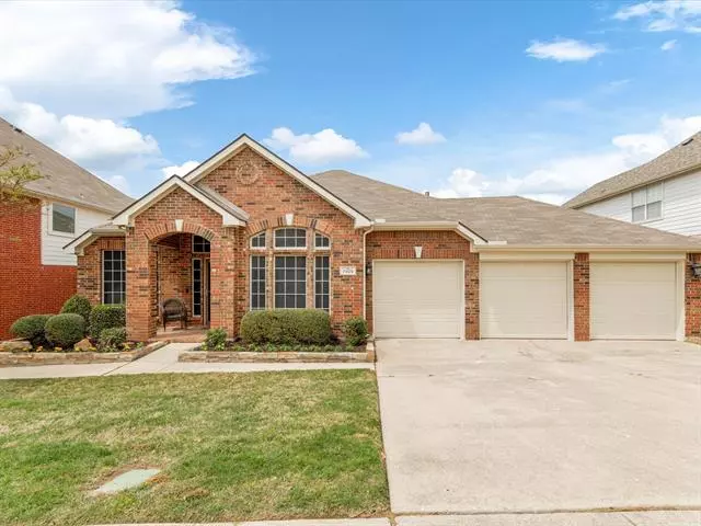 7909 Parkwood Plaza Drive, Fort Worth, TX 76137