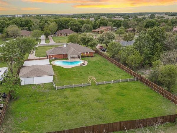 10114 Carlton Parkway, Waxahachie, TX 75165