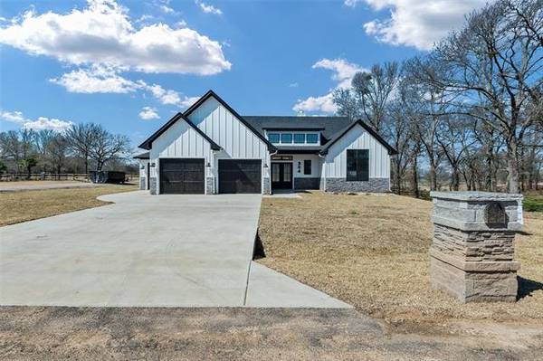 324 Splitrail Drive, Mabank, TX 75143