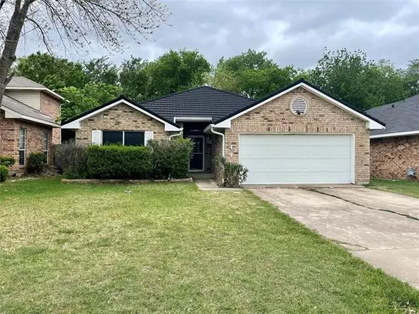 434 Windhurst Drive, Grand Prairie, TX 75052