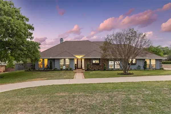 200 Cross Timbers Drive, Double Oak, TX 75077