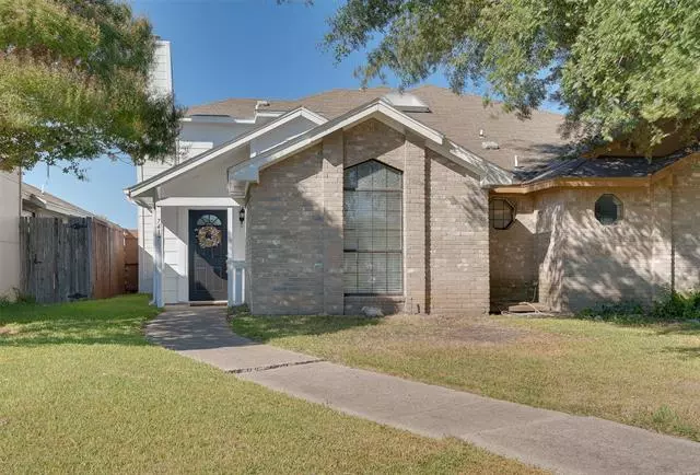 7417 Rutgers Circle #B, Rowlett, TX 75088