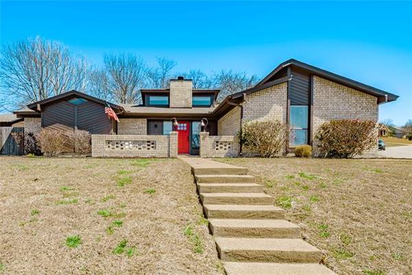 8700 Glen Hollow Drive, Fort Worth, TX 76179