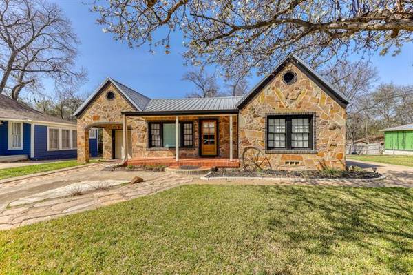 520 W Spring Street, Weatherford, TX 76086