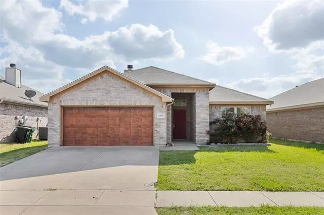 4202 Agate Drive, Granbury, TX 76049