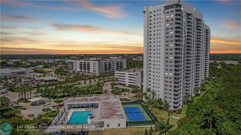 North Miami, FL 33181,14951 Royal Oaks Ln  #608
