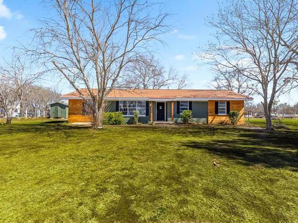 634 E Live Oak Street, Dublin, TX 76446