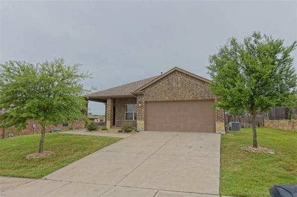 1309 Meadowlakes Drive, Azle, TX 76020