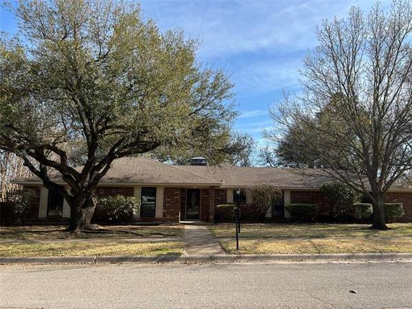 2002 Everglade Drive, Gainesville, TX 76240