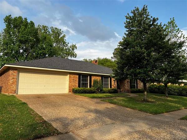 7433 Camelback Drive, Shreveport, LA 71105