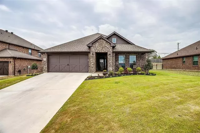 1082 Oak Knoll Drive, Burleson, TX 76028