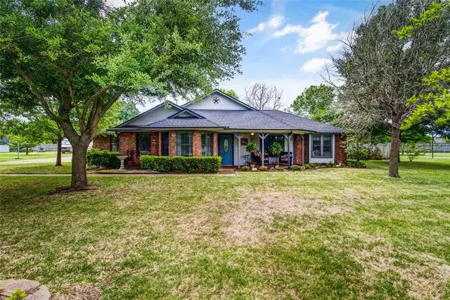 116 Ridge Oak Drive, Red Oak, TX 75154