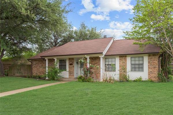 329 Timberleaf Drive, Grand Prairie, TX 75052