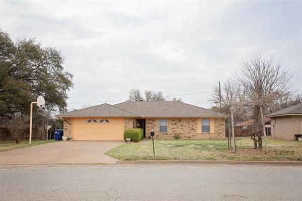 1211 Pine Tree Road, Graham, TX 76450