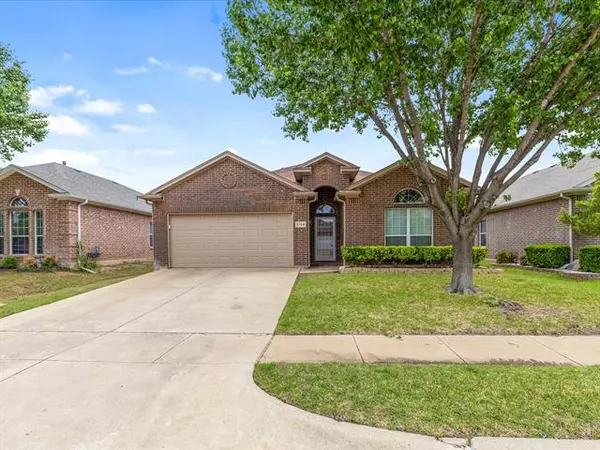 2704 Chadwick Drive, Fort Worth, TX 76131