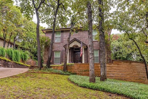 2816 Harvest Hill Drive, Grapevine, TX 76051